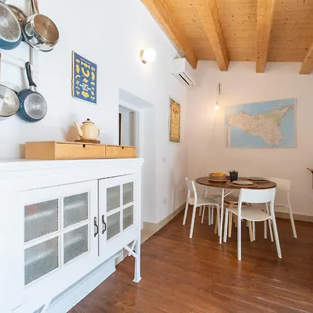 Guesthost - Ortigia Colourful *